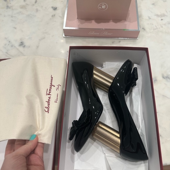 Ferragamo black patent leather pumps with gold heels . - Picture 3 of 5